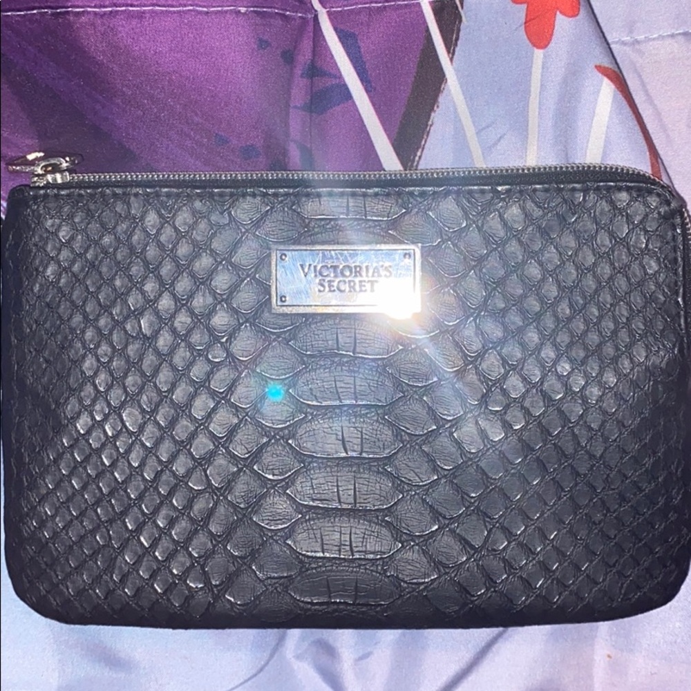 Victoria secret pouch! 💄🖤